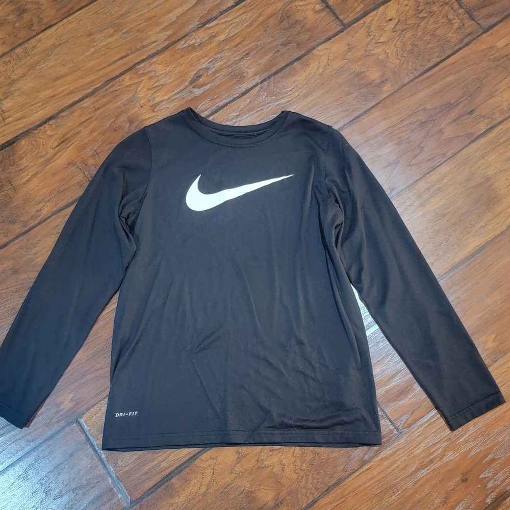 Nike top